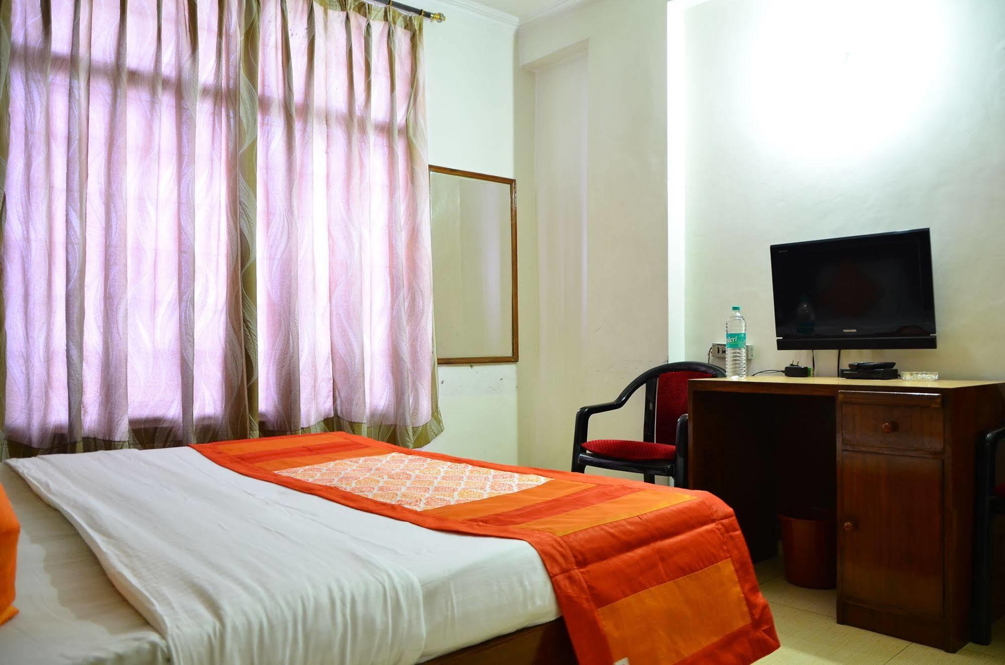 Airport Hotel Paradise International New Delhi Luaran gambar